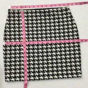 ✅🛑 - SOLD - Express Stretchy Houndstooth Pencil Mini Skirt - Size Small